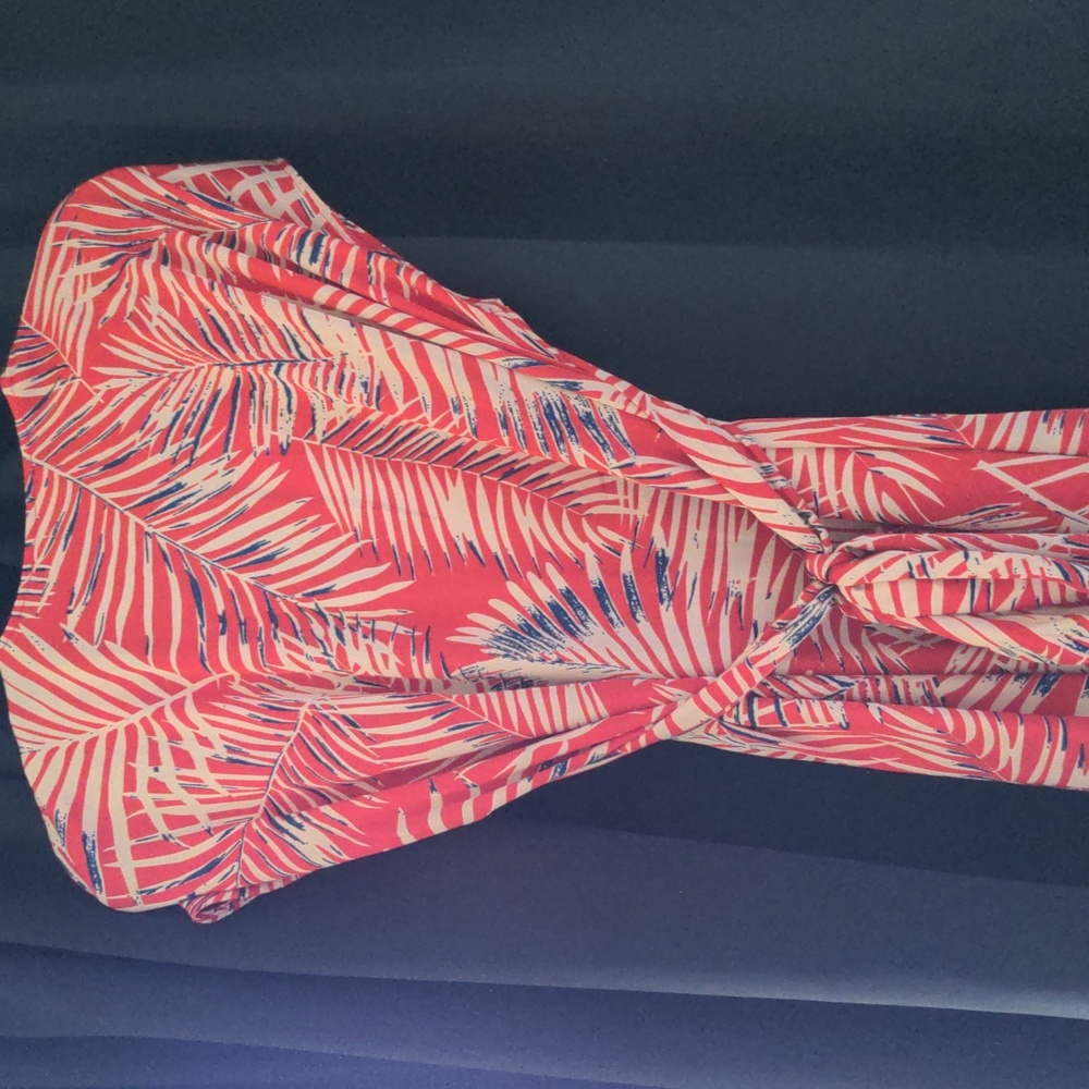 Red Leaf Print Tie Flowy Dress - Picture 6 of 7
